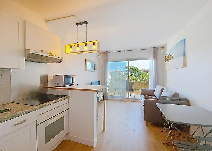 Vacation Near Sea With Private Parking Apartment *